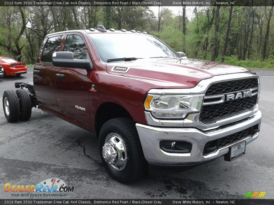 2019 Ram 3500 Tradesman Crew Cab 4x4 Chassis Delmonico Red Pearl / Black/Diesel Gray Photo #4