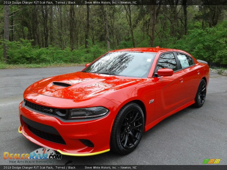 Front 3/4 View of 2019 Dodge Charger R/T Scat Pack Photo #2