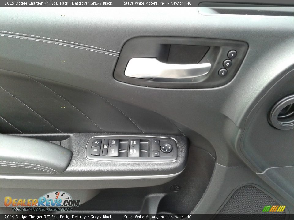 Door Panel of 2019 Dodge Charger R/T Scat Pack Photo #9
