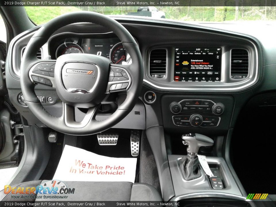 Dashboard of 2019 Dodge Charger R/T Scat Pack Photo #17