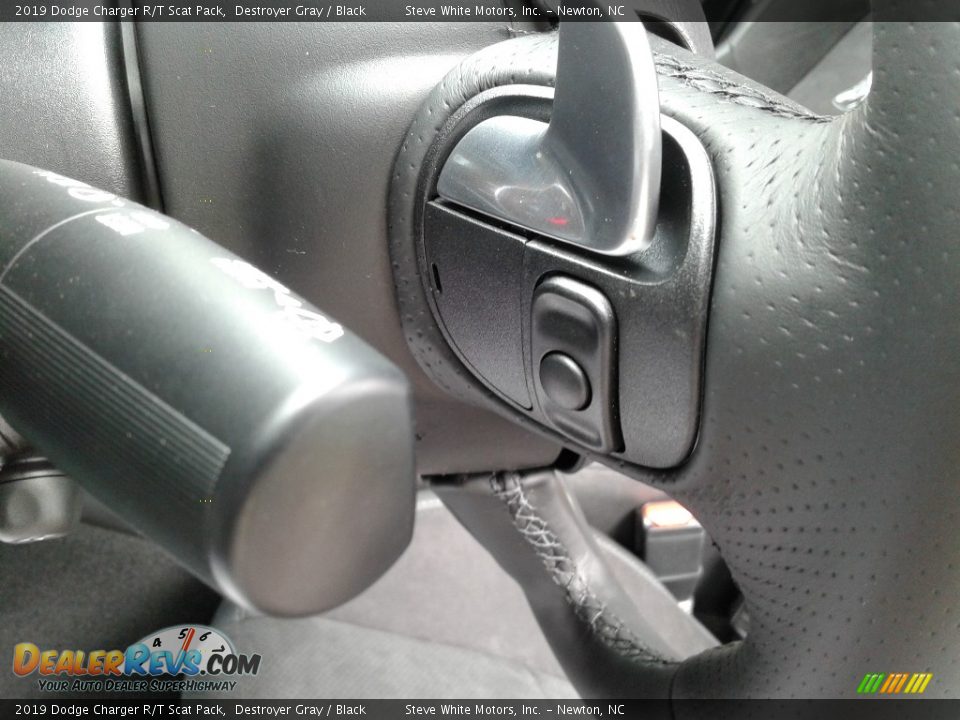 Controls of 2019 Dodge Charger R/T Scat Pack Photo #20