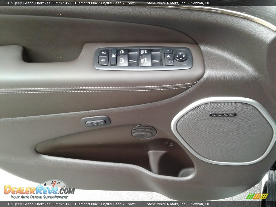 2019 Jeep Grand Cherokee Summit 4x4 Diamond Black Crystal Pearl / Brown Photo #11