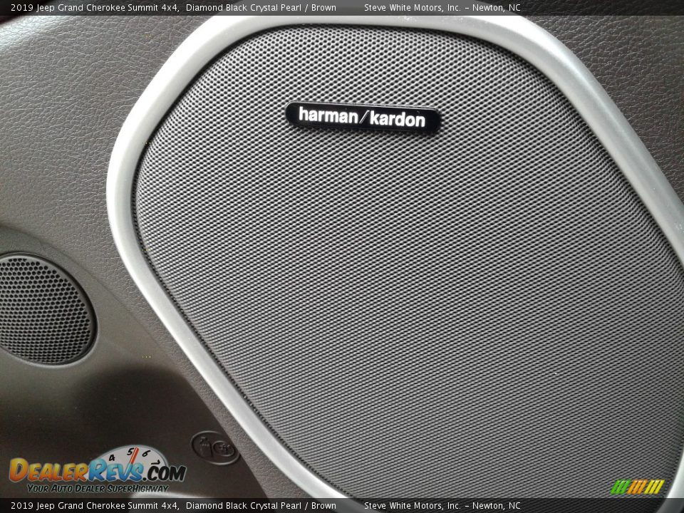 2019 Jeep Grand Cherokee Summit 4x4 Diamond Black Crystal Pearl / Brown Photo #12