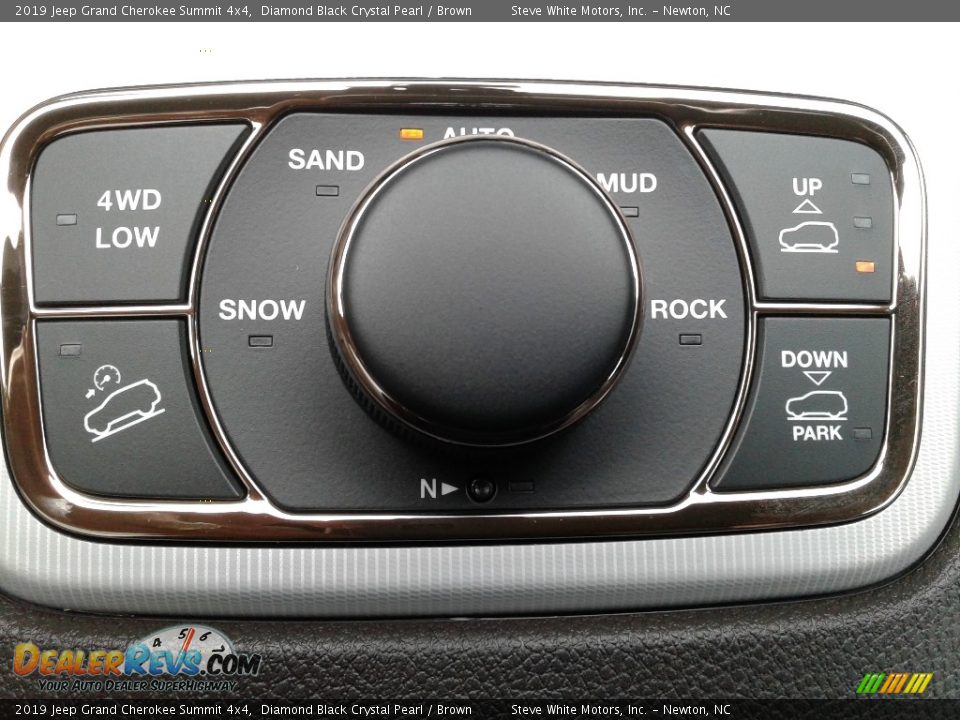 2019 Jeep Grand Cherokee Summit 4x4 Diamond Black Crystal Pearl / Brown Photo #23