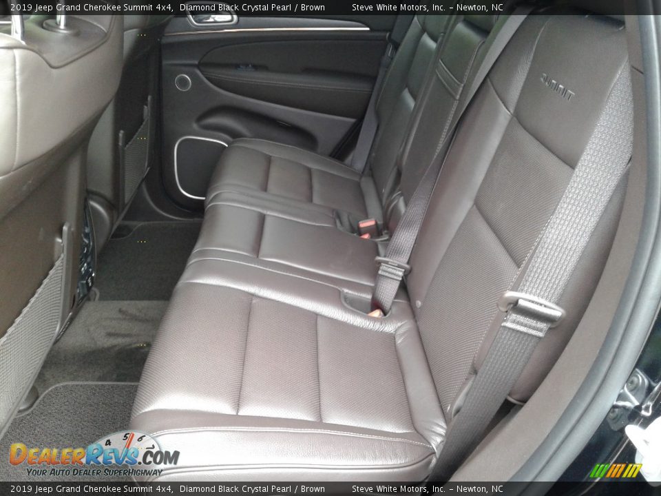2019 Jeep Grand Cherokee Summit 4x4 Diamond Black Crystal Pearl / Brown Photo #26