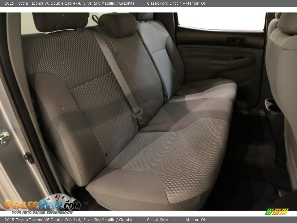 2015 Toyota Tacoma V6 Double Cab 4x4 Silver Sky Metallic / Graphite Photo #14