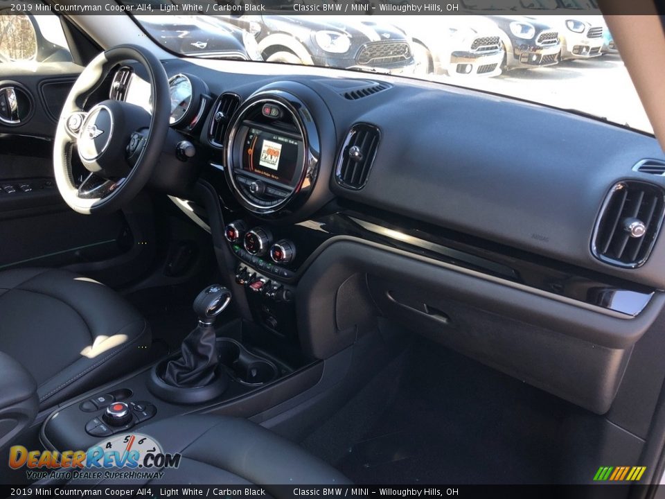 2019 Mini Countryman Cooper All4 Light White / Carbon Black Photo #6