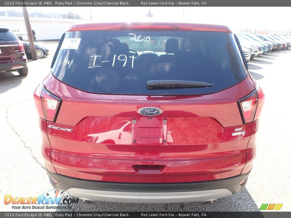 2019 Ford Escape SE 4WD Ruby Red / Chromite Gray/Charcoal Black Photo #4