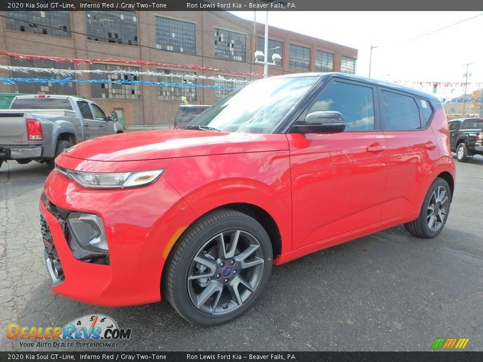 Front 3/4 View of 2020 Kia Soul GT-Line Photo #7