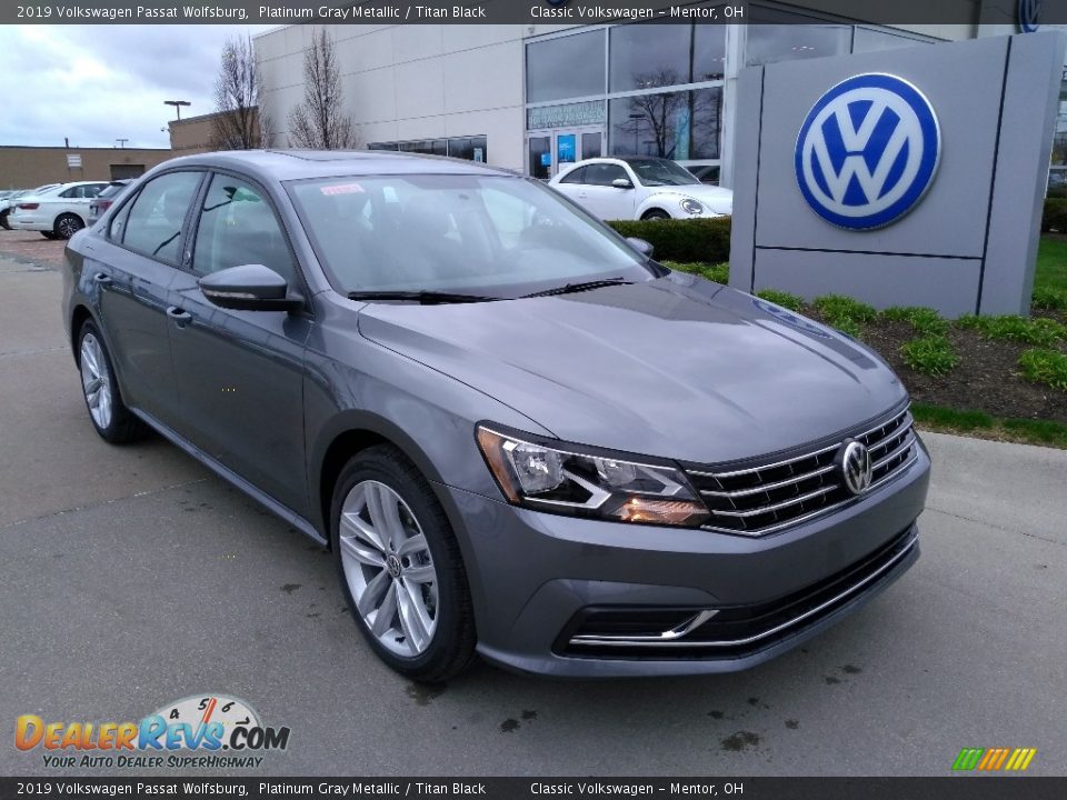 Front 3/4 View of 2019 Volkswagen Passat Wolfsburg Photo #1