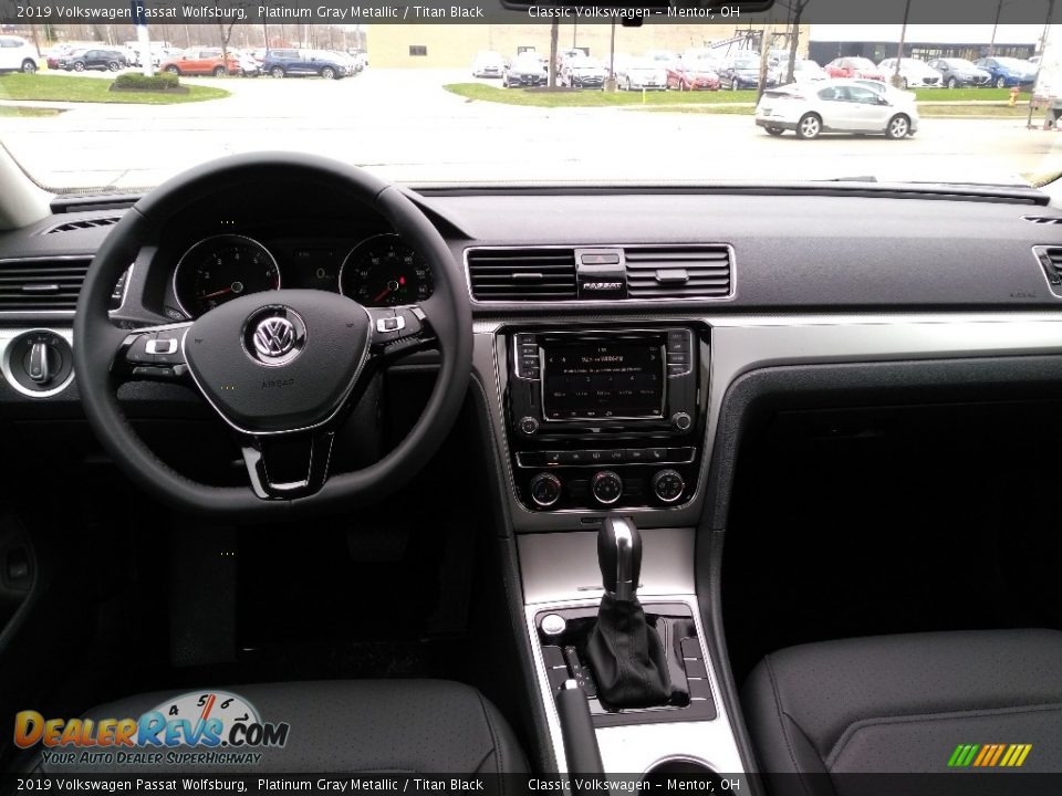 2019 Volkswagen Passat Wolfsburg Platinum Gray Metallic / Titan Black Photo #4