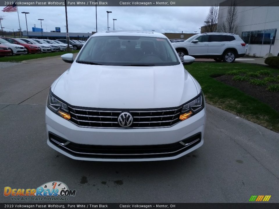 2019 Volkswagen Passat Wolfsburg Pure White / Titan Black Photo #2