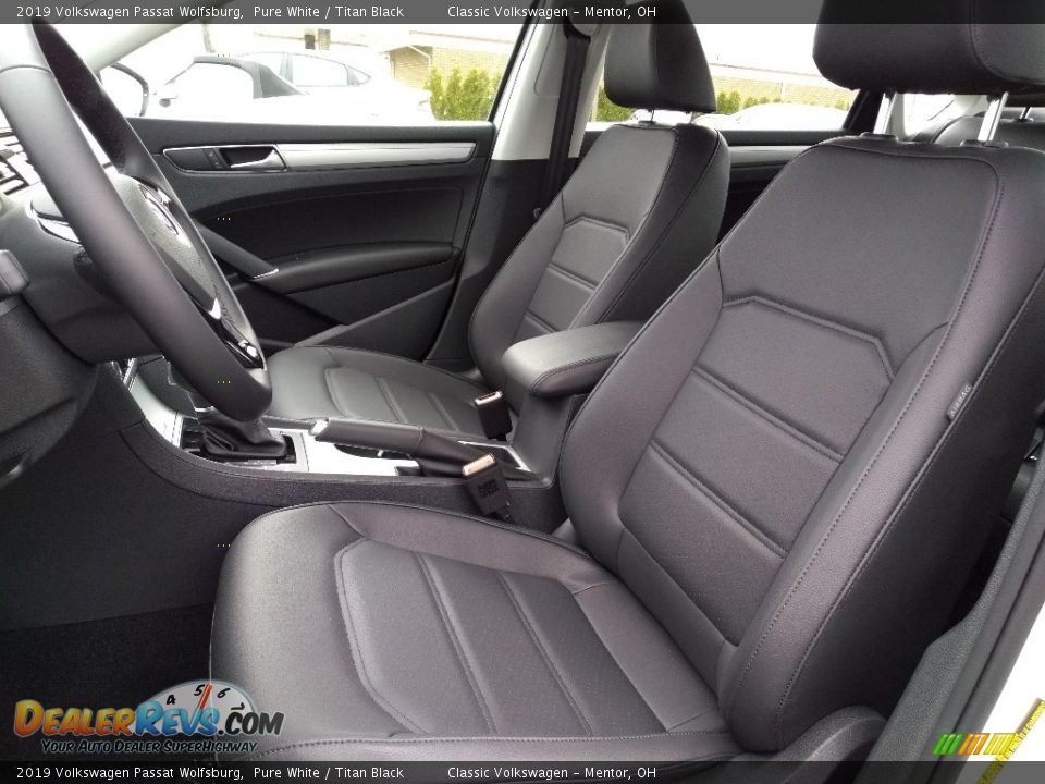 2019 Volkswagen Passat Wolfsburg Pure White / Titan Black Photo #3