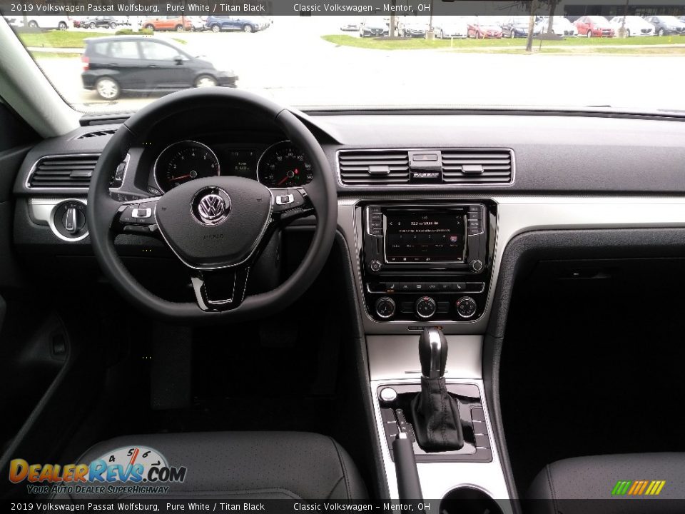 2019 Volkswagen Passat Wolfsburg Pure White / Titan Black Photo #4