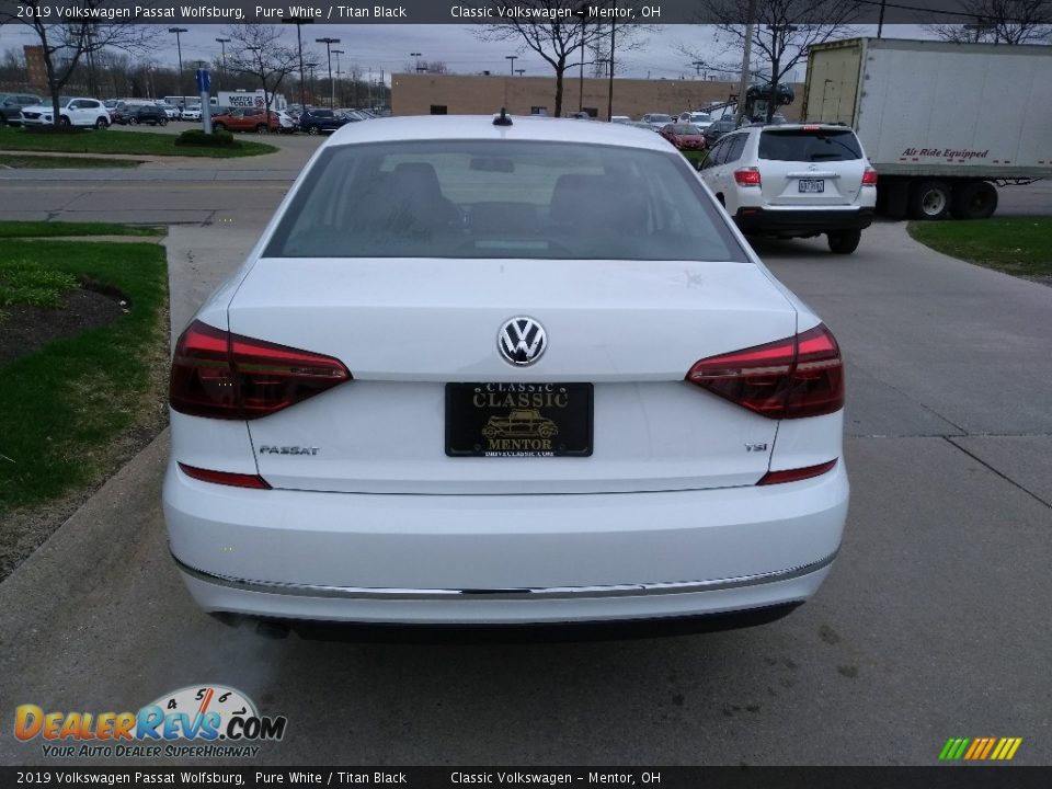 2019 Volkswagen Passat Wolfsburg Pure White / Titan Black Photo #5
