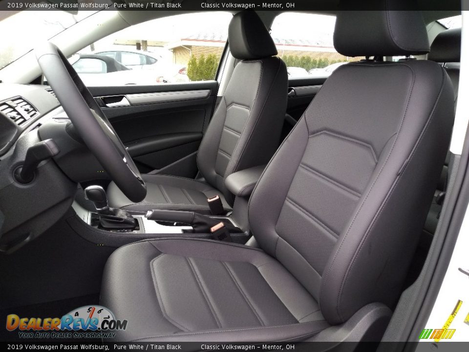 Titan Black Interior - 2019 Volkswagen Passat Wolfsburg Photo #3