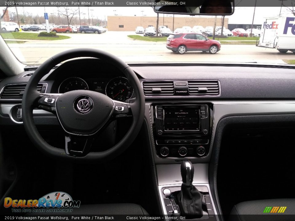2019 Volkswagen Passat Wolfsburg Pure White / Titan Black Photo #4