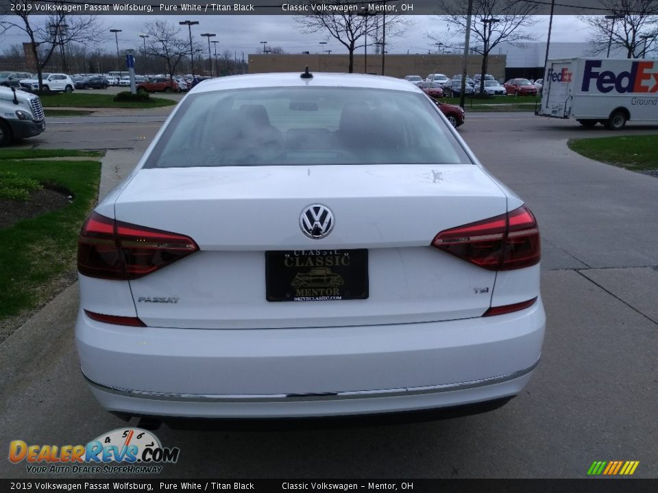 2019 Volkswagen Passat Wolfsburg Pure White / Titan Black Photo #5