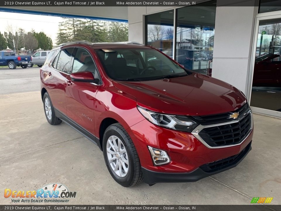 Front 3/4 View of 2019 Chevrolet Equinox LT Photo #1