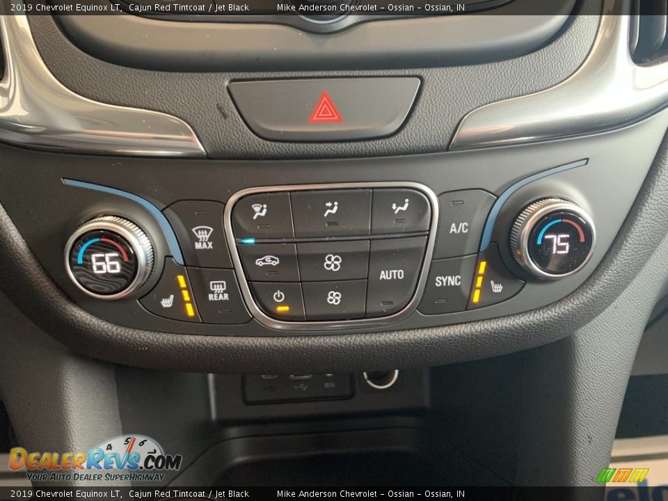 Controls of 2019 Chevrolet Equinox LT Photo #16