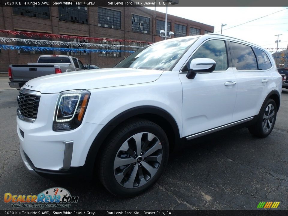 Front 3/4 View of 2020 Kia Telluride S AWD Photo #7