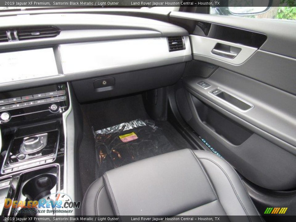 2019 Jaguar XF Premium Santorini Black Metallic / Light Oyster Photo #15
