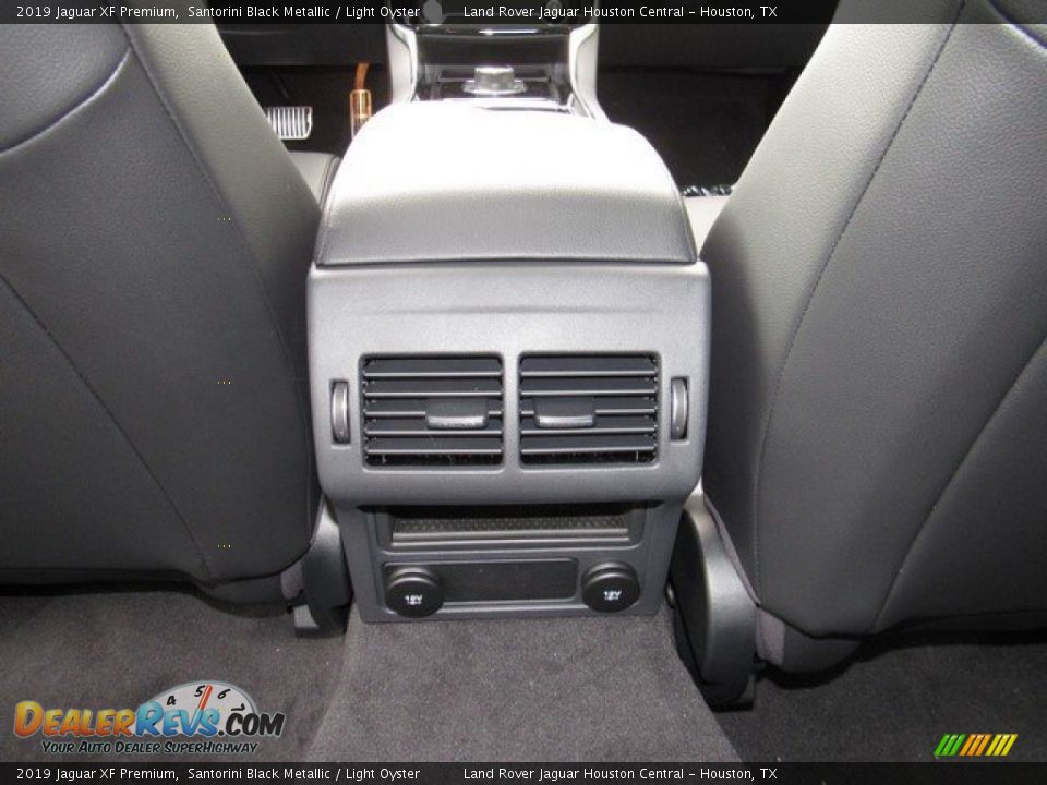 2019 Jaguar XF Premium Santorini Black Metallic / Light Oyster Photo #16