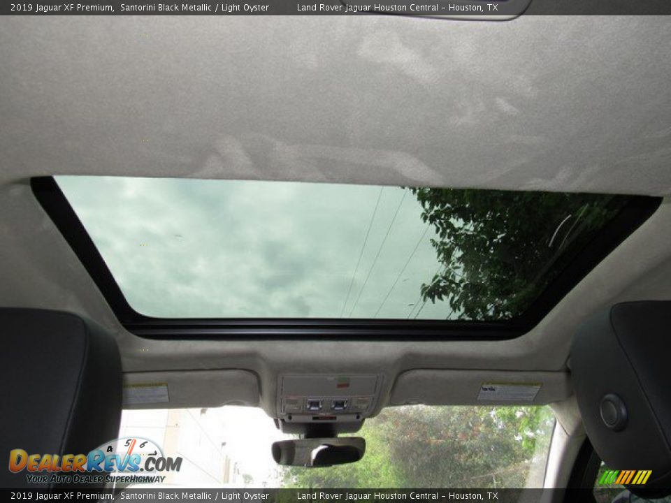 2019 Jaguar XF Premium Santorini Black Metallic / Light Oyster Photo #17