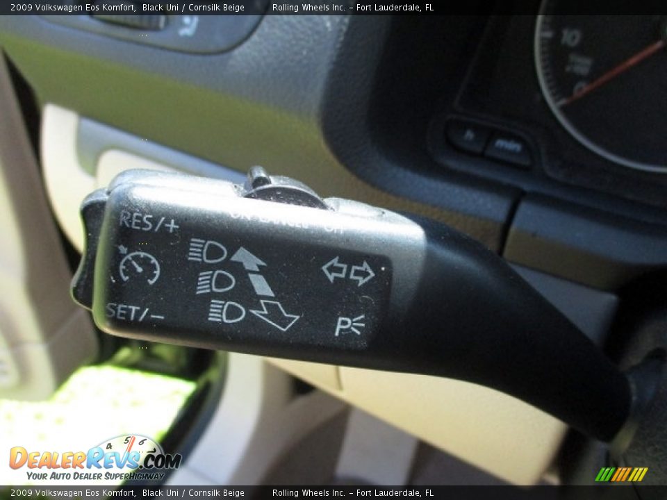2009 Volkswagen Eos Komfort Black Uni / Cornsilk Beige Photo #31