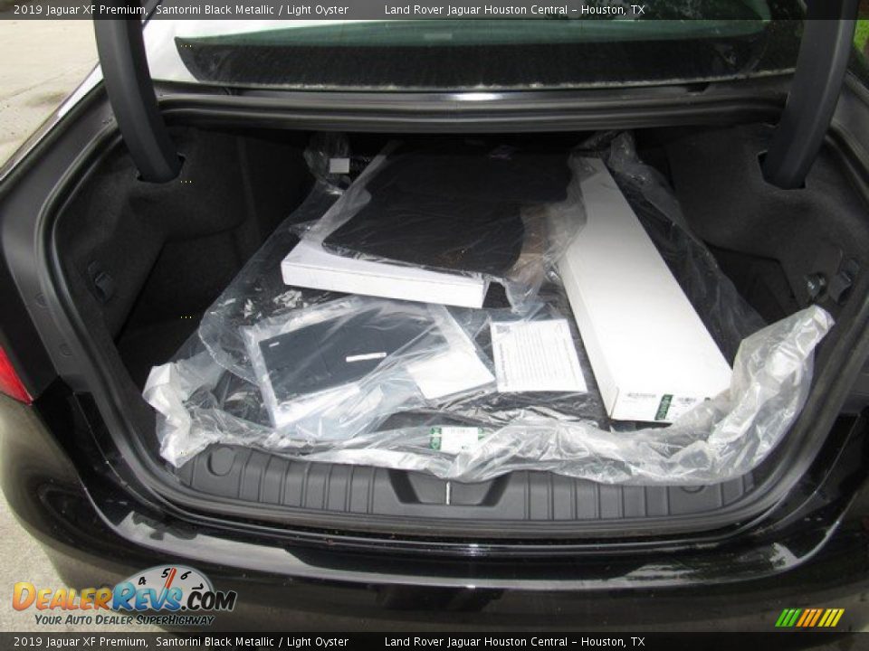 2019 Jaguar XF Premium Santorini Black Metallic / Light Oyster Photo #18