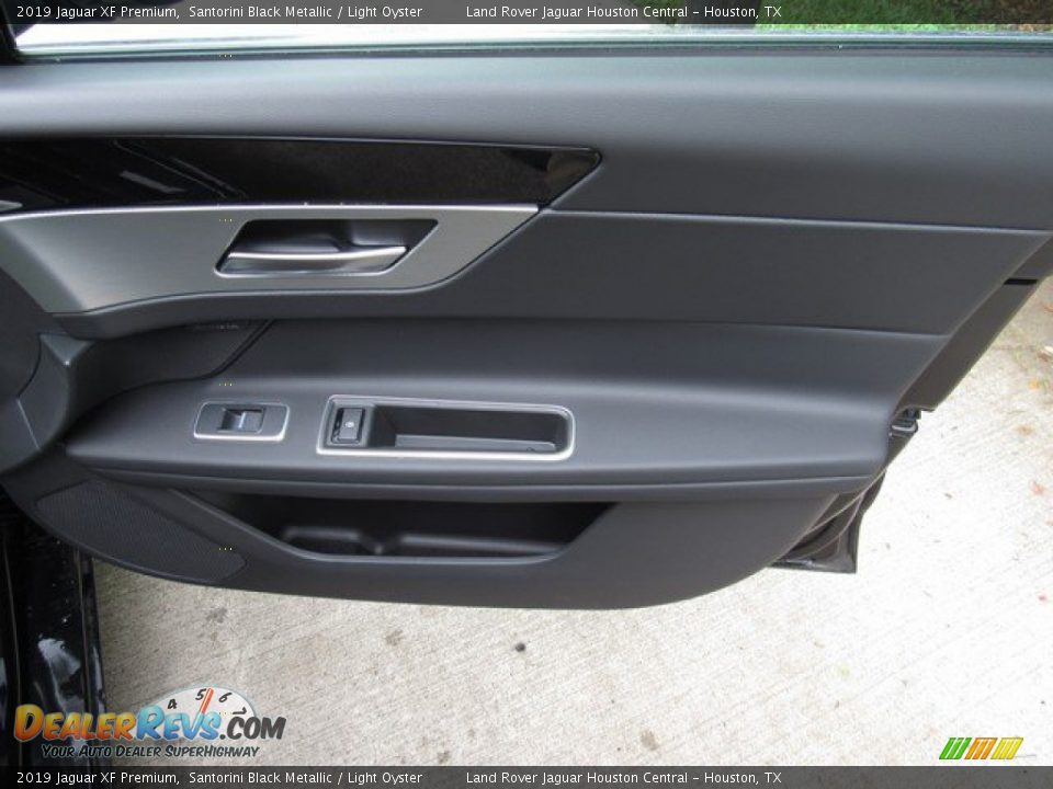2019 Jaguar XF Premium Santorini Black Metallic / Light Oyster Photo #20
