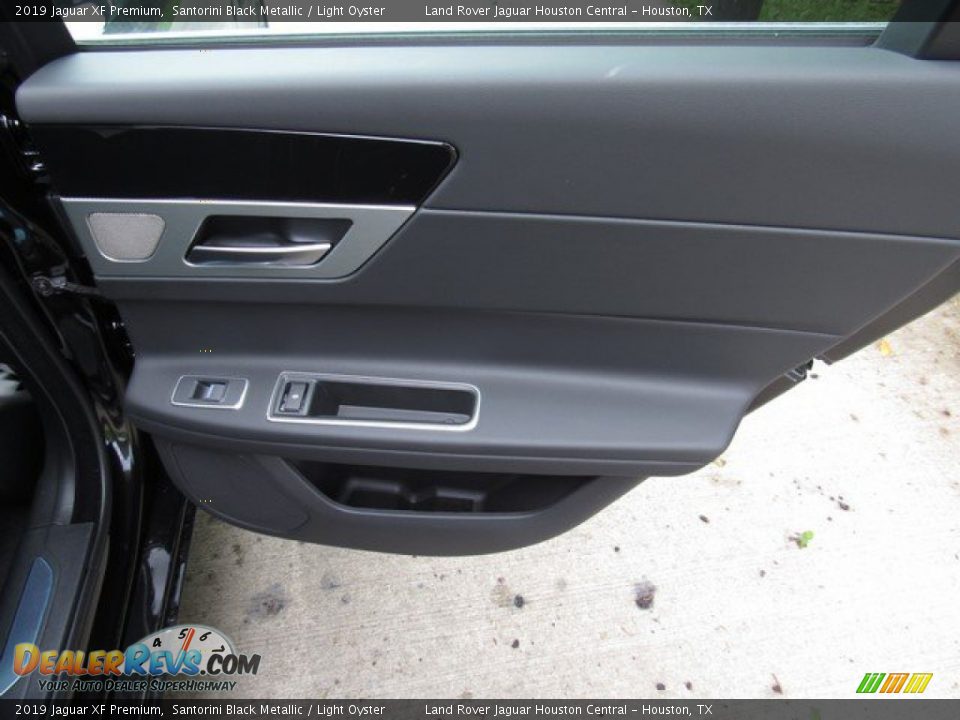 2019 Jaguar XF Premium Santorini Black Metallic / Light Oyster Photo #21