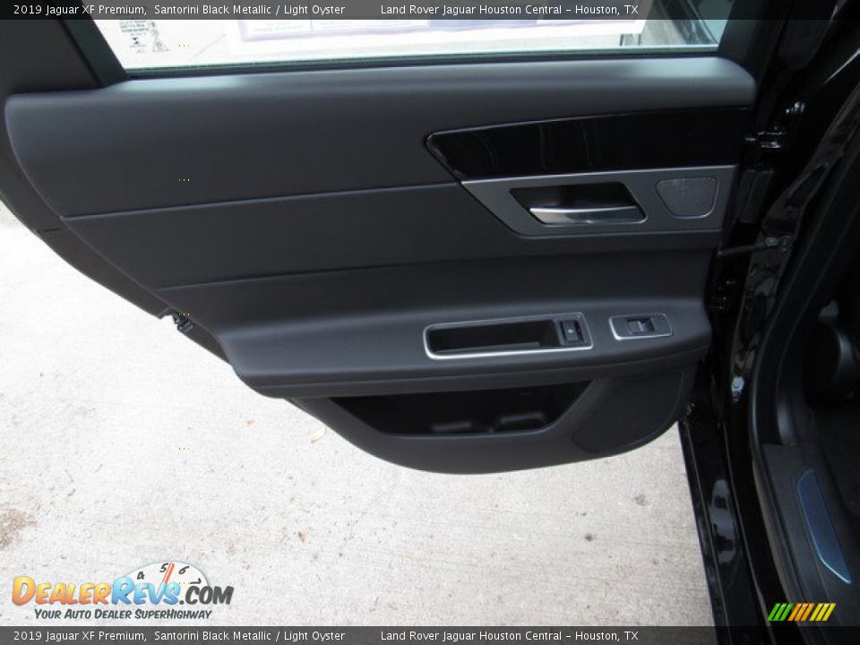 2019 Jaguar XF Premium Santorini Black Metallic / Light Oyster Photo #22
