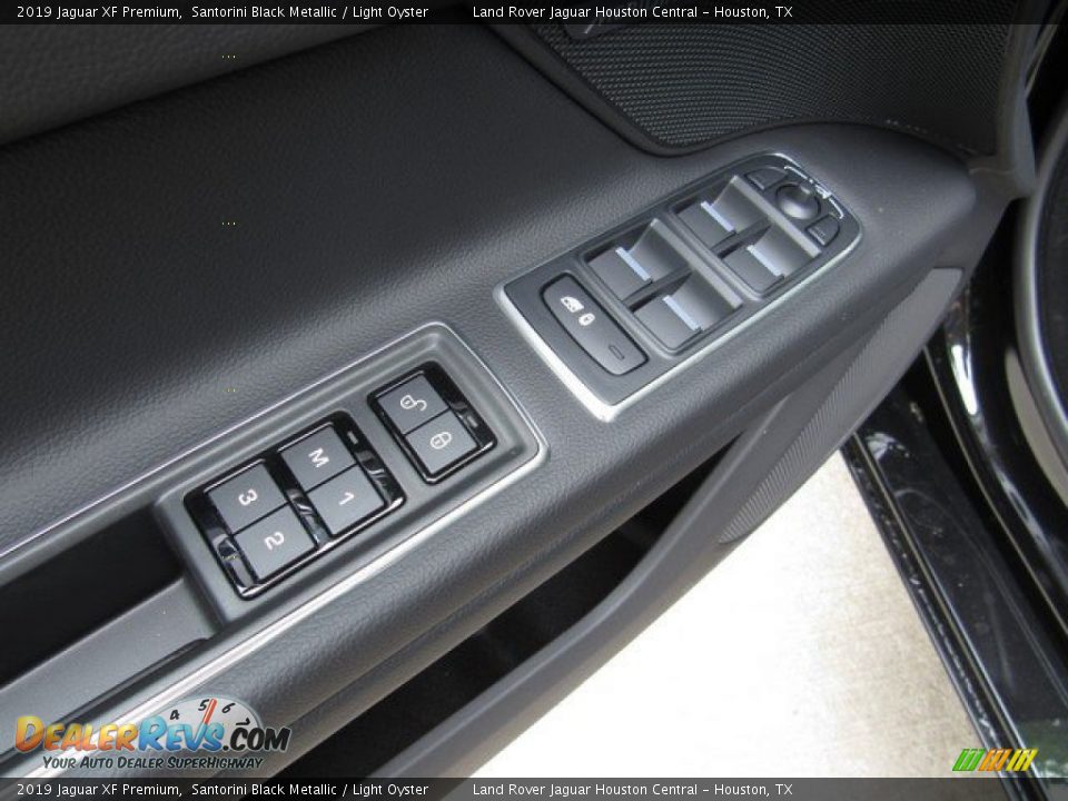 2019 Jaguar XF Premium Santorini Black Metallic / Light Oyster Photo #24