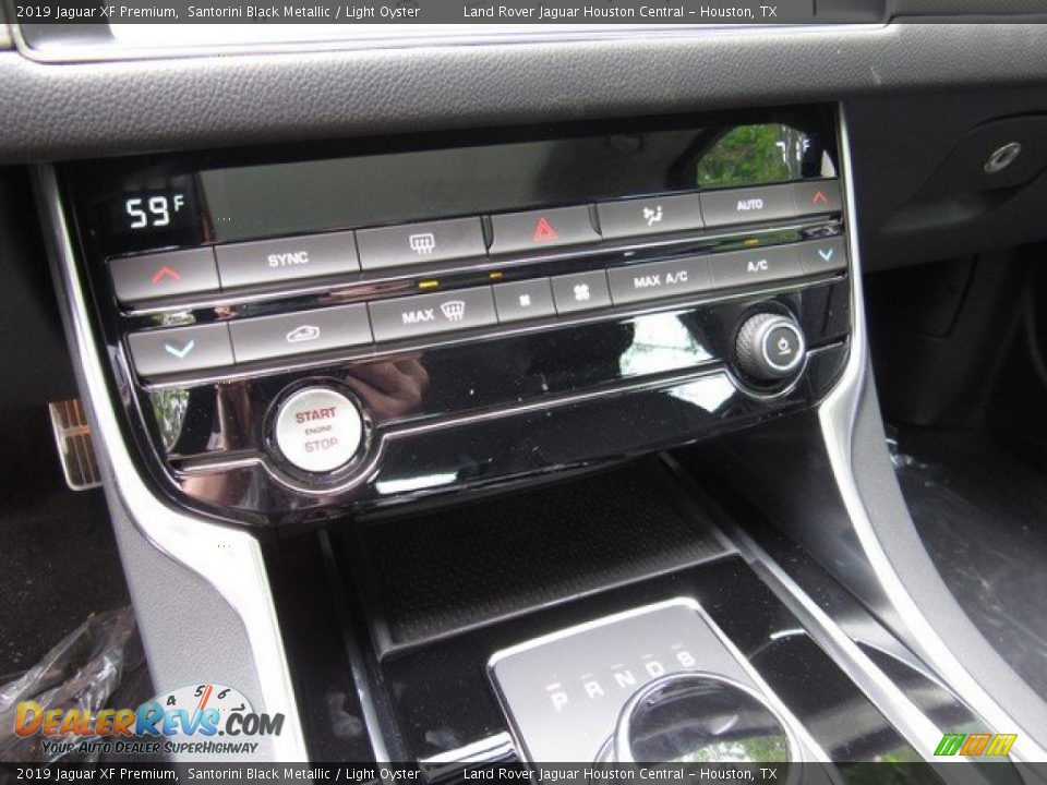 2019 Jaguar XF Premium Santorini Black Metallic / Light Oyster Photo #32