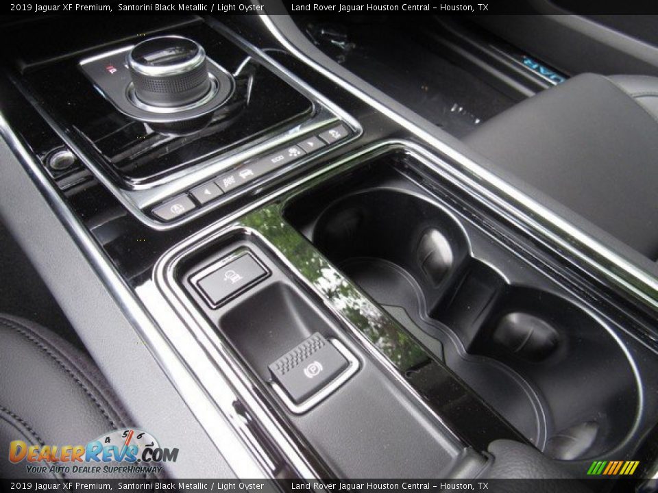 2019 Jaguar XF Premium Santorini Black Metallic / Light Oyster Photo #33