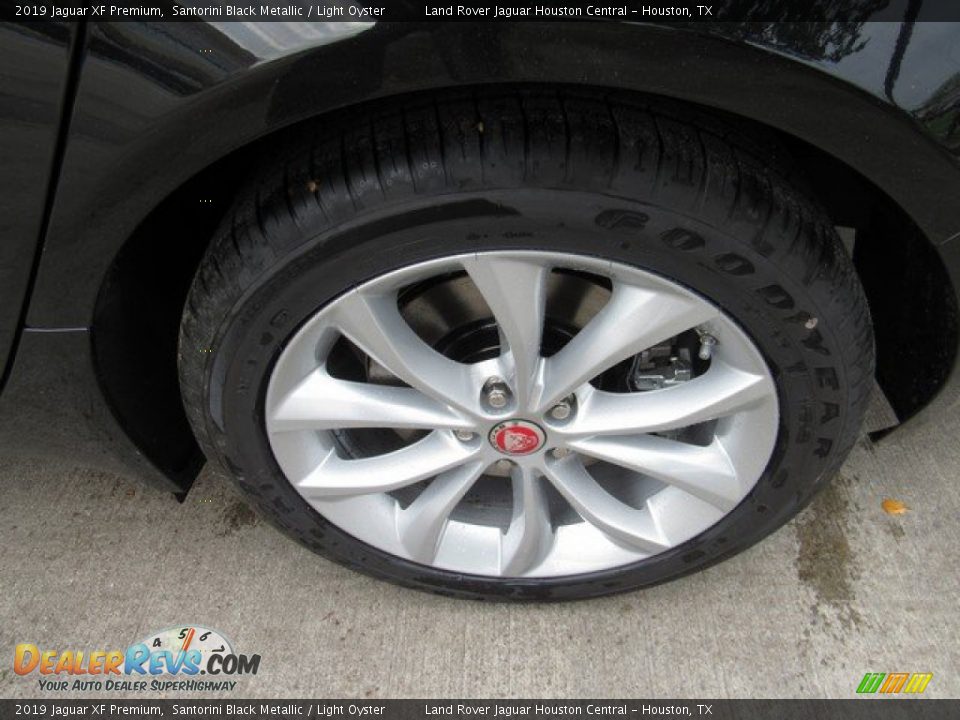 2019 Jaguar XF Premium Santorini Black Metallic / Light Oyster Photo #35