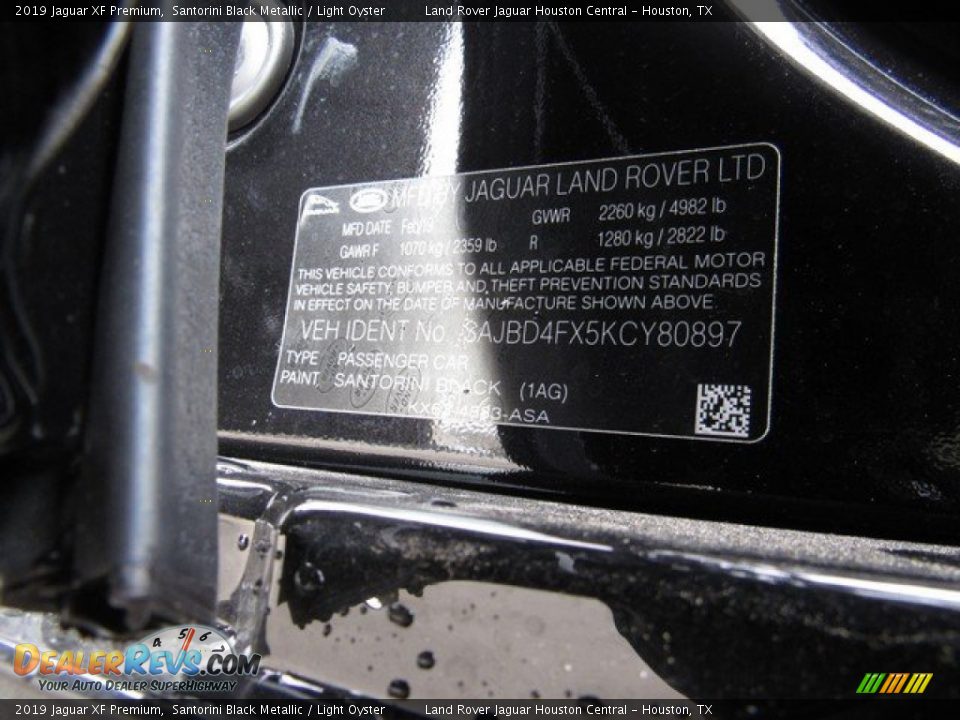 2019 Jaguar XF Premium Santorini Black Metallic / Light Oyster Photo #36