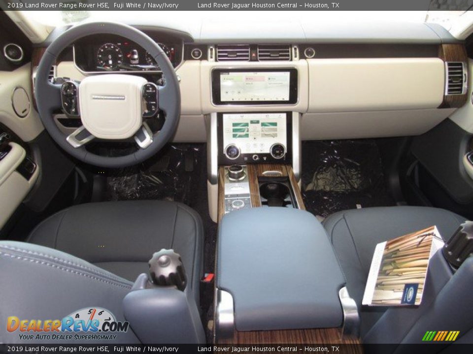 Dashboard of 2019 Land Rover Range Rover HSE Photo #4