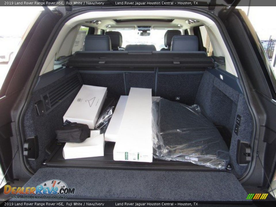 2019 Land Rover Range Rover HSE Trunk Photo #17