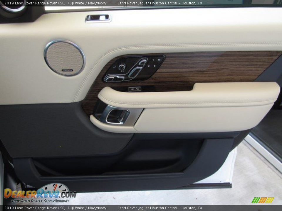 Door Panel of 2019 Land Rover Range Rover HSE Photo #20