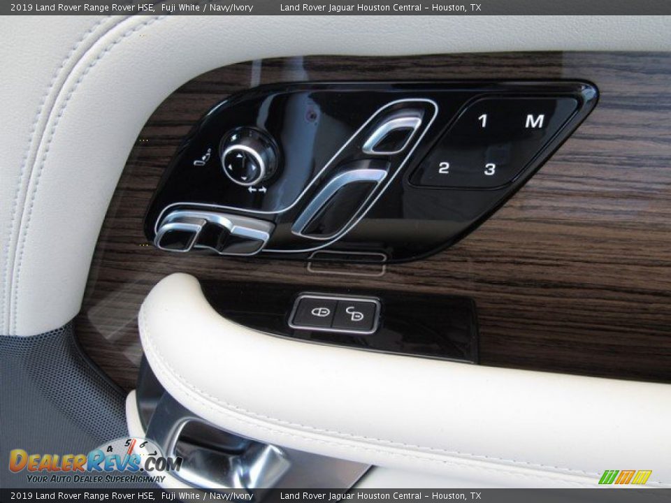 Controls of 2019 Land Rover Range Rover HSE Photo #21