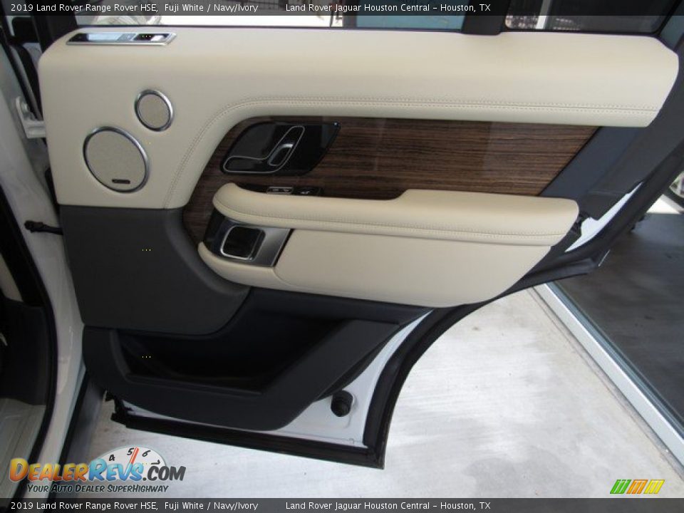 Door Panel of 2019 Land Rover Range Rover HSE Photo #22
