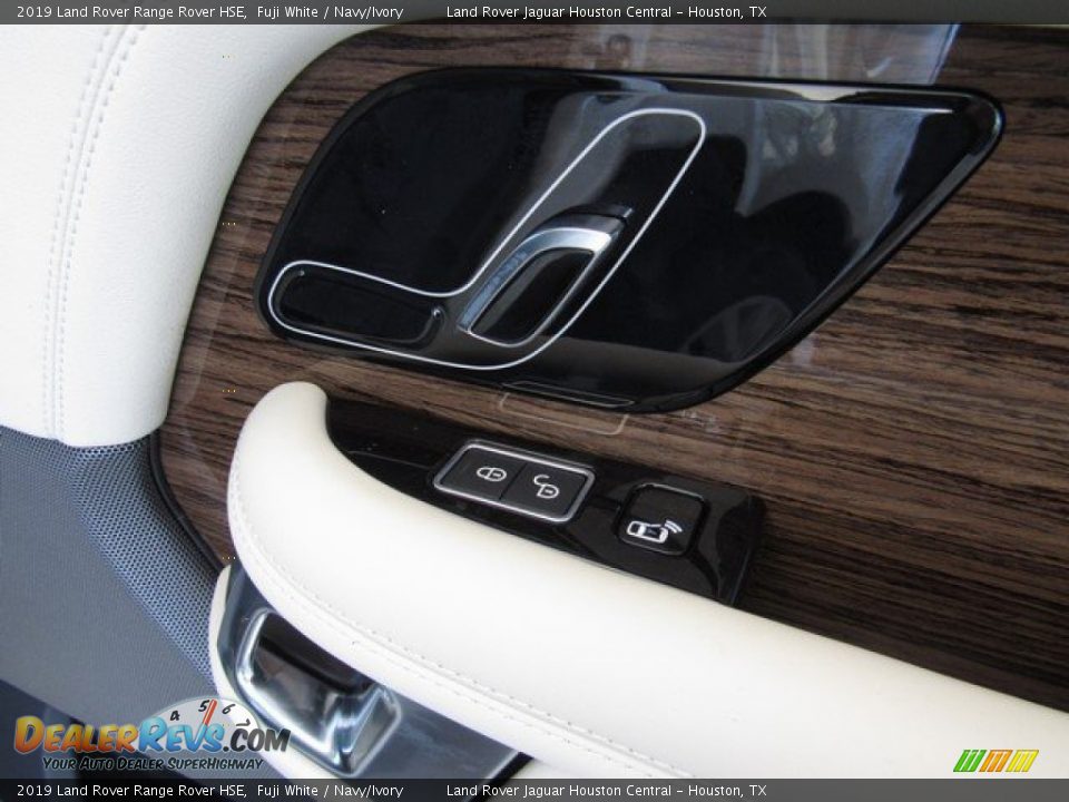 Controls of 2019 Land Rover Range Rover HSE Photo #23