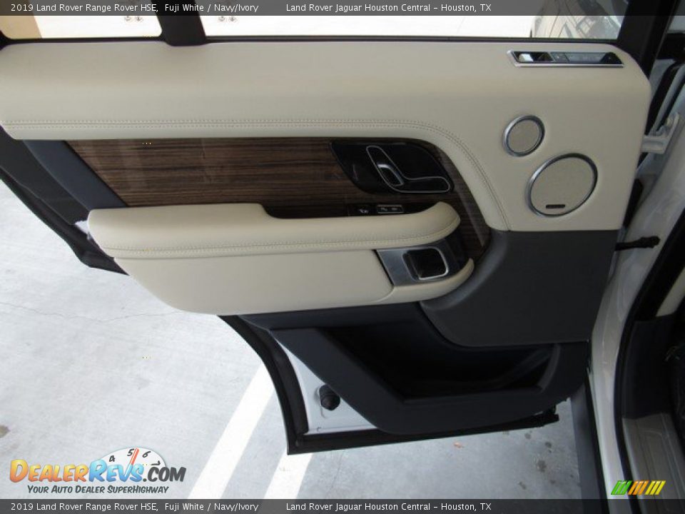 Door Panel of 2019 Land Rover Range Rover HSE Photo #25
