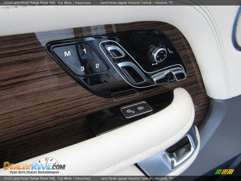 Controls of 2019 Land Rover Range Rover HSE Photo #27