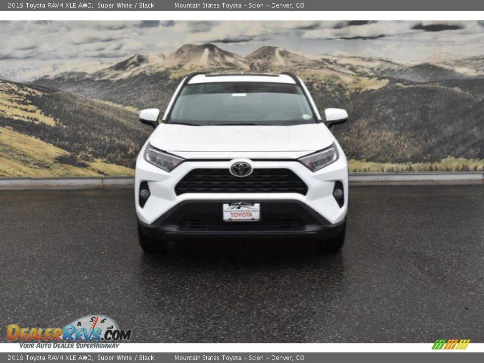 2019 Toyota RAV4 XLE AWD Super White / Black Photo #2