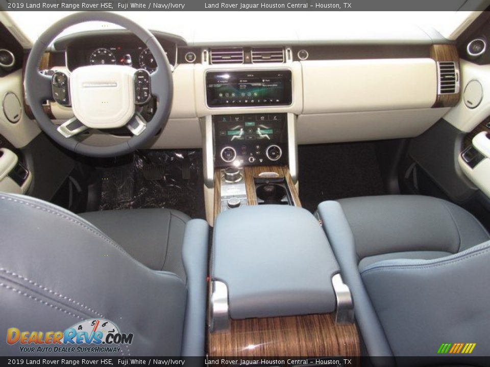 Dashboard of 2019 Land Rover Range Rover HSE Photo #4