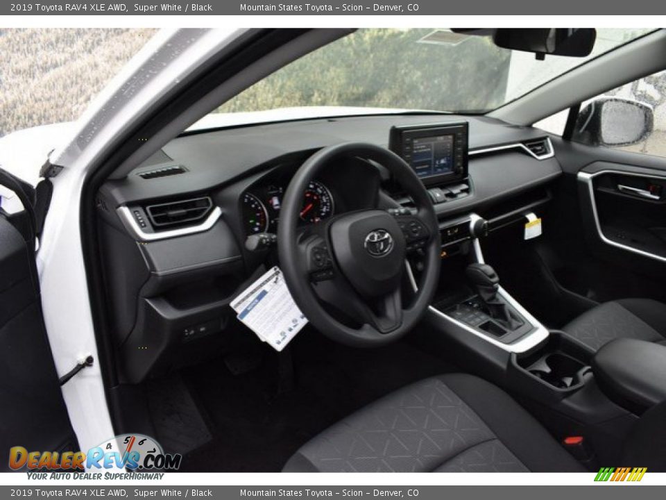 2019 Toyota RAV4 XLE AWD Super White / Black Photo #5