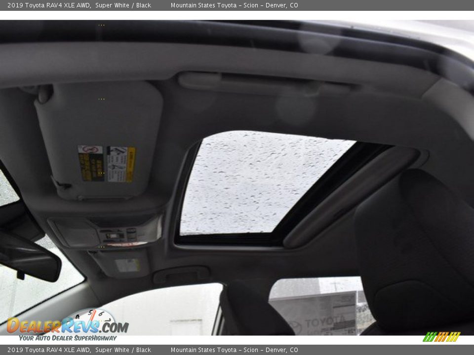 2019 Toyota RAV4 XLE AWD Super White / Black Photo #8